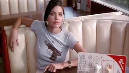 شخص ساده و معصوم داغ Mikayla ای در نزدیکی فیلم سکس گروهی پورن استخر و خانه