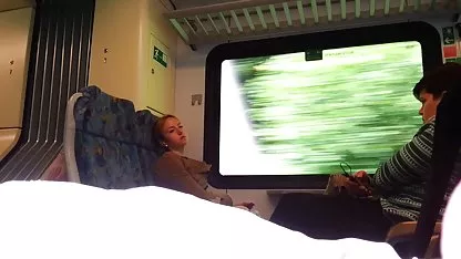 مصاحبه - کلیپ سکس دسته جمعی مارتین 18летняя نشان می دهد بیدمشک خیس خود را !