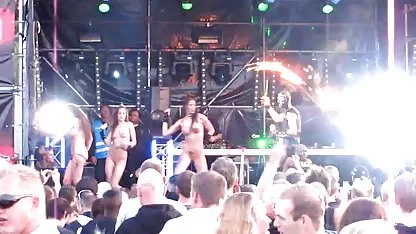 مستاجر می دهد, درهم و فیلم سوپر گروهی خارجی برهم, گلو