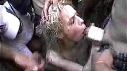 بسیاری از روغن برای فلم سکس گروهی لوسی