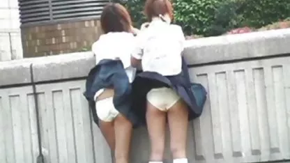 دو زن و دو فیلم سکسی جمعی دختر داغ در بازار